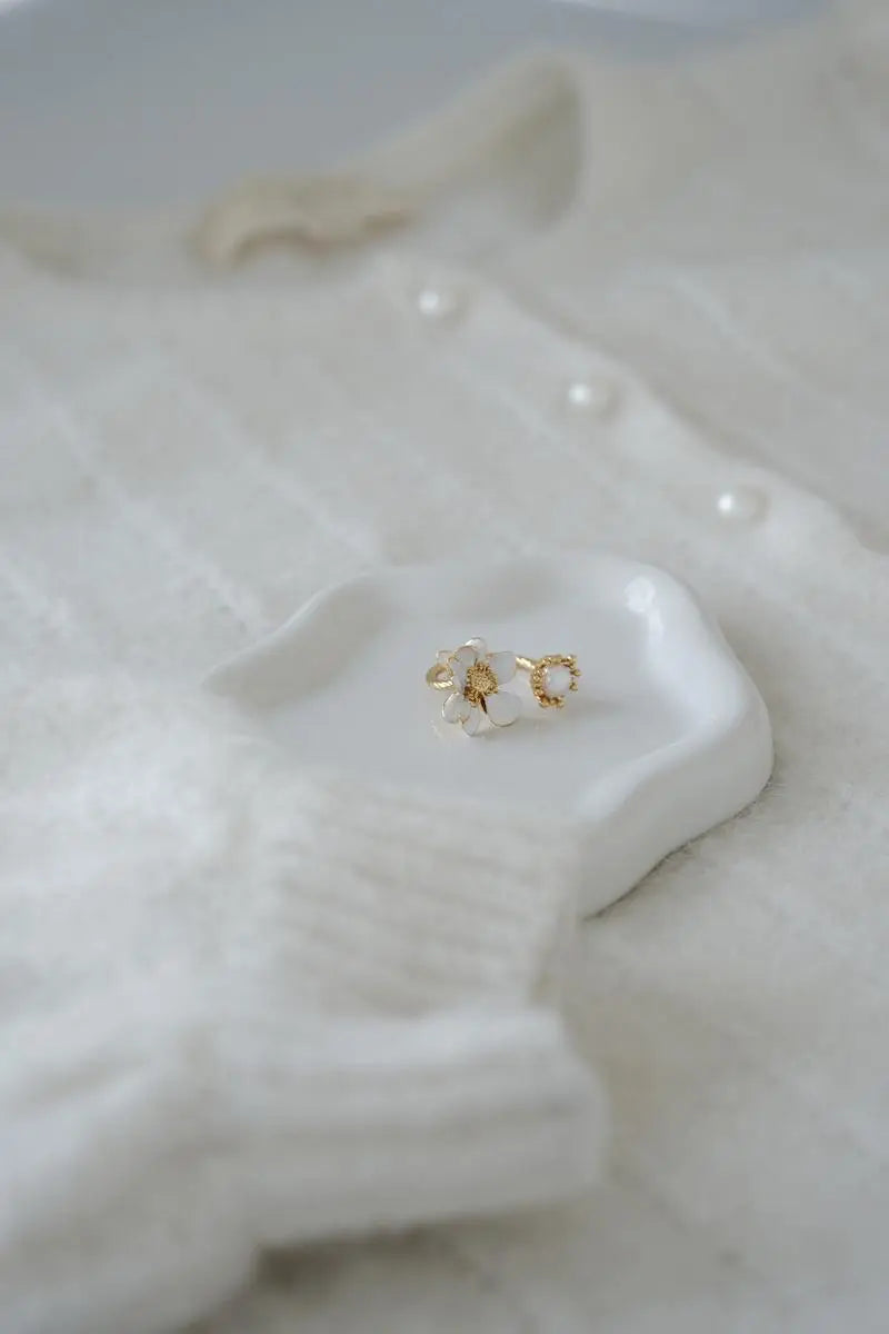 Blanche Ring Osmoon Studio